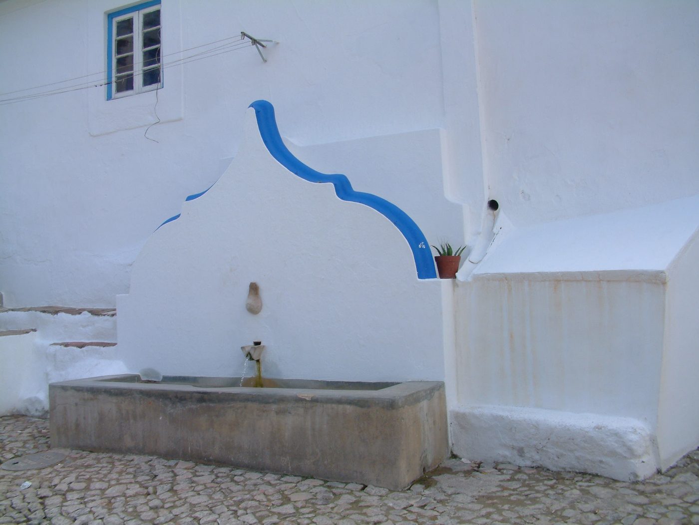 Fonte do Largo da Igreja de Nossa Senhora de Brotas